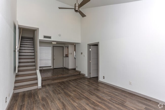 2BR, 2BA - 1100SF