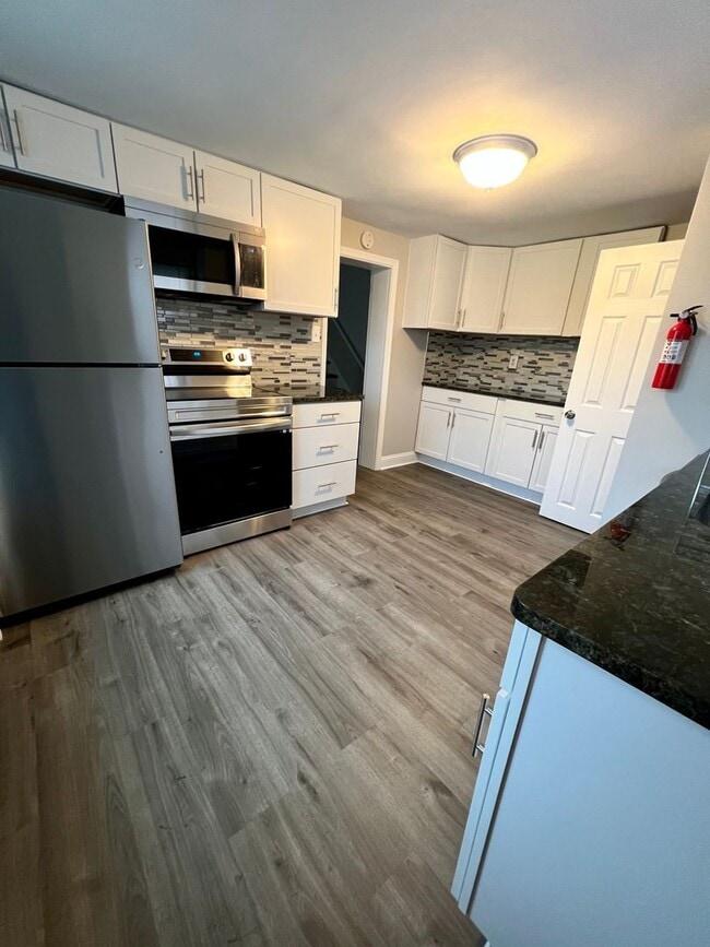 Photo - Beautiful 4-Bedroom/1.5-Bathroom Apartment...