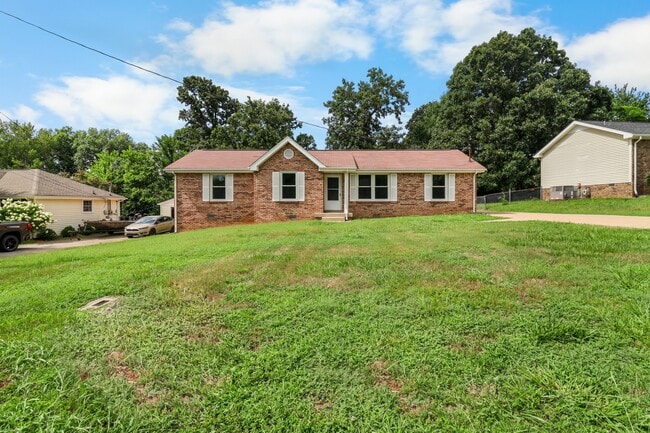 Building Photo - 931 Poppy Dr
