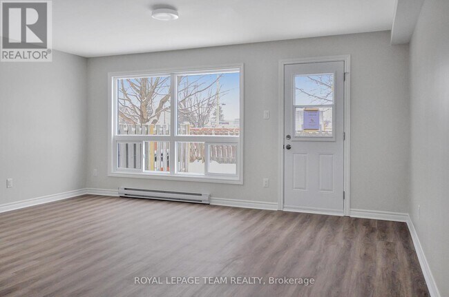 Photo - 2976 Olympic Way