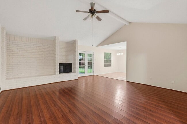 Photo - 423 Pickford Dr