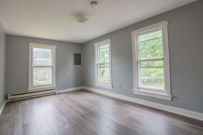 Building Photo - 427 Delaware Ave Unit 3