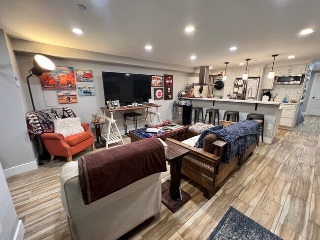 Photo - 212 5th St NE Unit 2