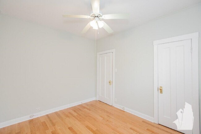 1932 W Winona St Unit 02
