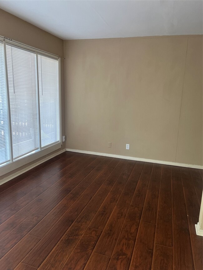 Building Photo - 1204 St Joseph St Unit 6