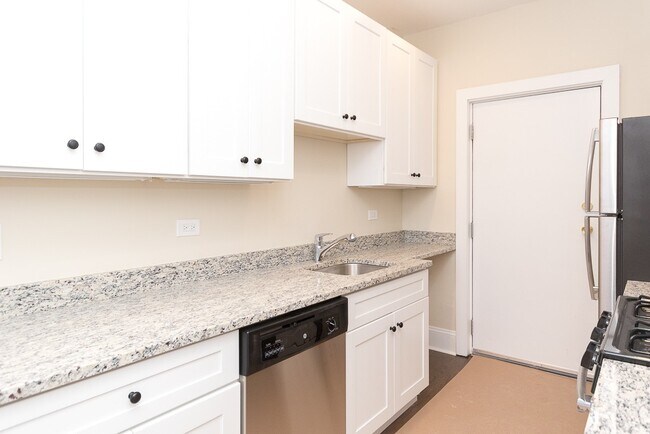 Photo - 1360 E 52nd St Unit N2