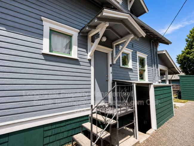 Photo - 823 SW 10th St