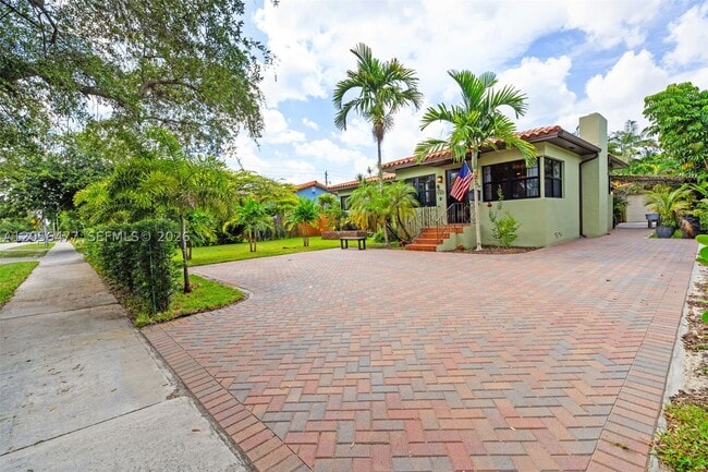 Photo - 550 Westward Dr