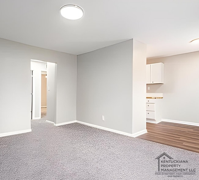 Photo - Renovated Spacious 2BR Apartments Near UofL & Churchill Downs! Unit 2514-4