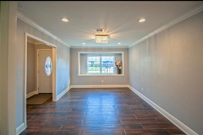 Photo - 6002 Duxbury St