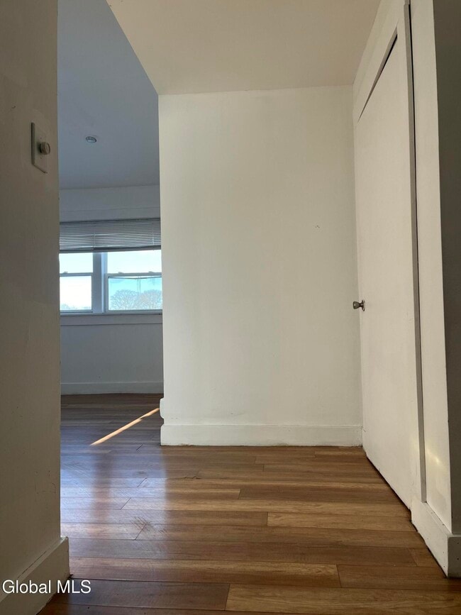 Photo - 154 Spring St Unidad 3