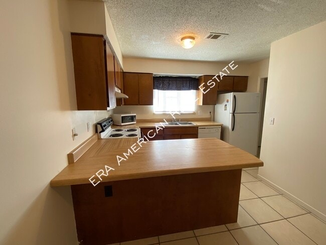 Photo - 230 Oxford Ct