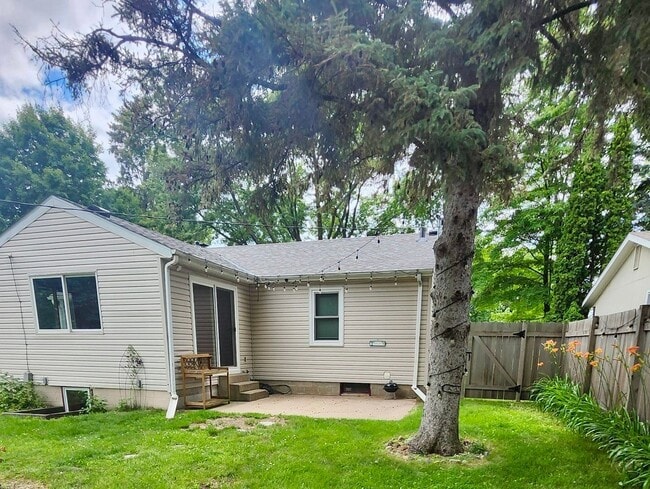 Photo - 3 bed-2 bath Home for rent in Roseville, MN