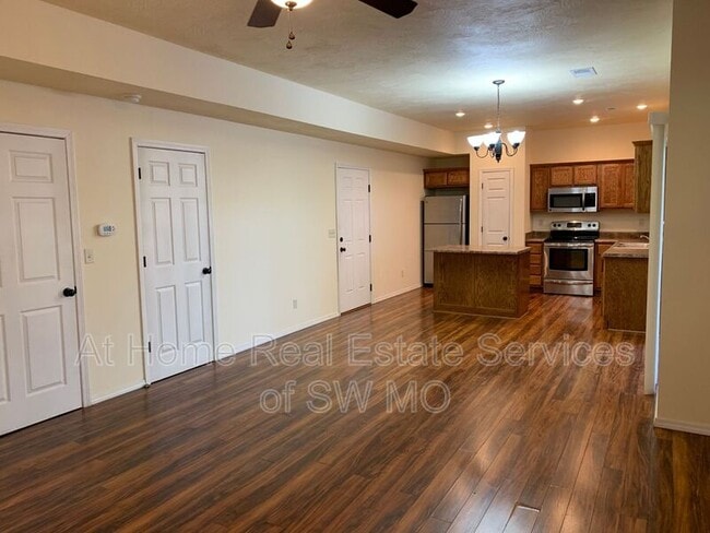 Photo - 813 E Daniels St