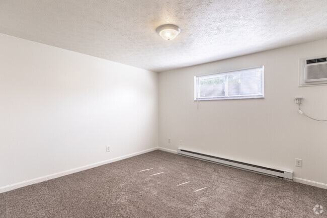 Ash-Lower - 1BR, 1BA - 660SF
