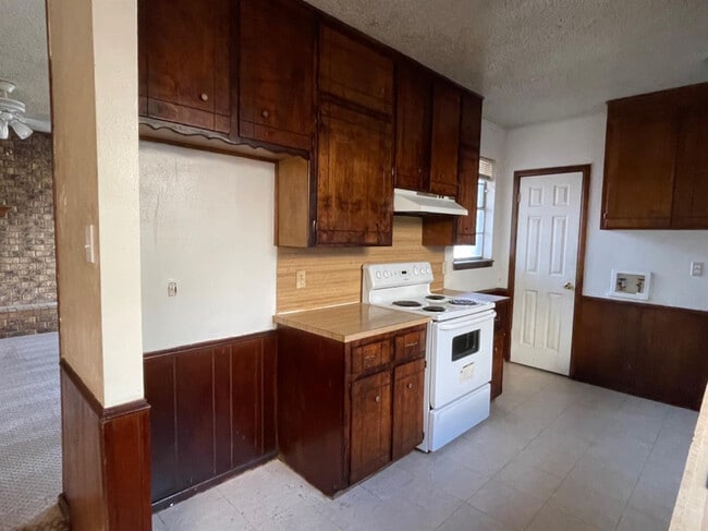 Photo - 610 N Elkhart Ave