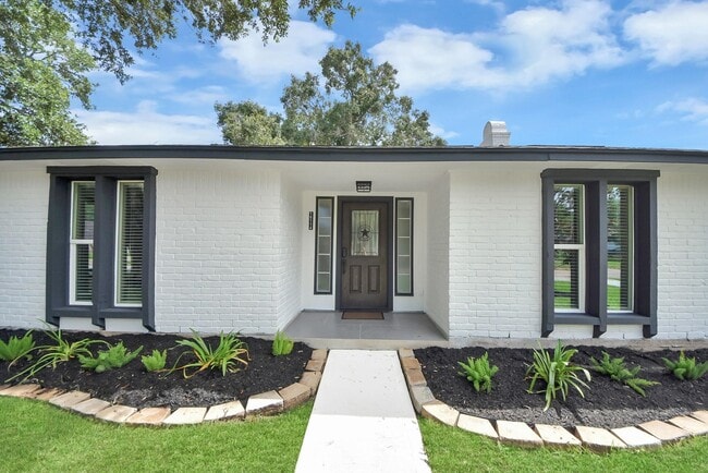 Photo - 16114 Forest Bend Ave