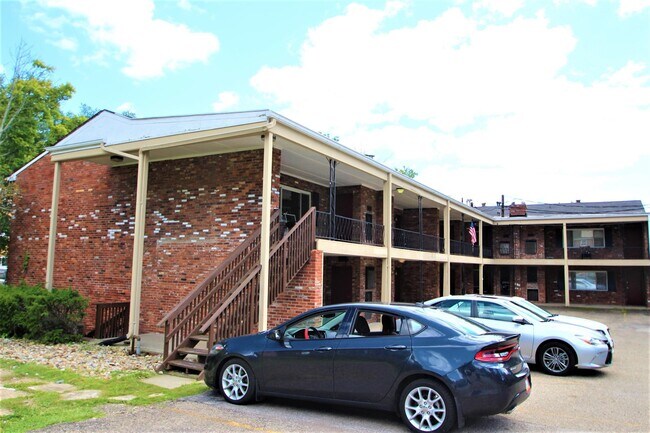 Photo - BRADFORD APARTMENTS -- 094