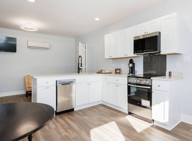 Photo - 92 E Main St