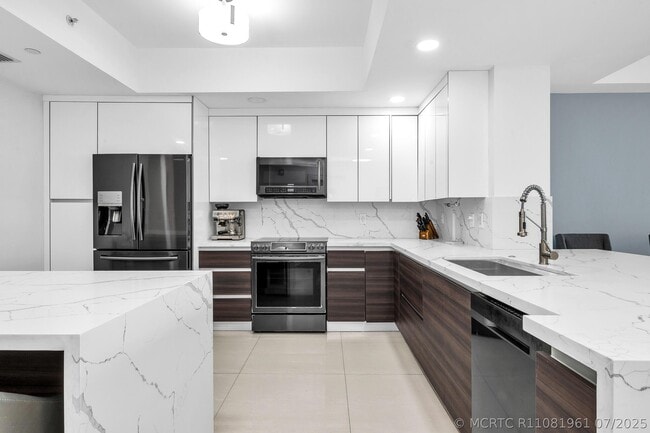 Building Photo - 3330 NE 190th St Unit 1911