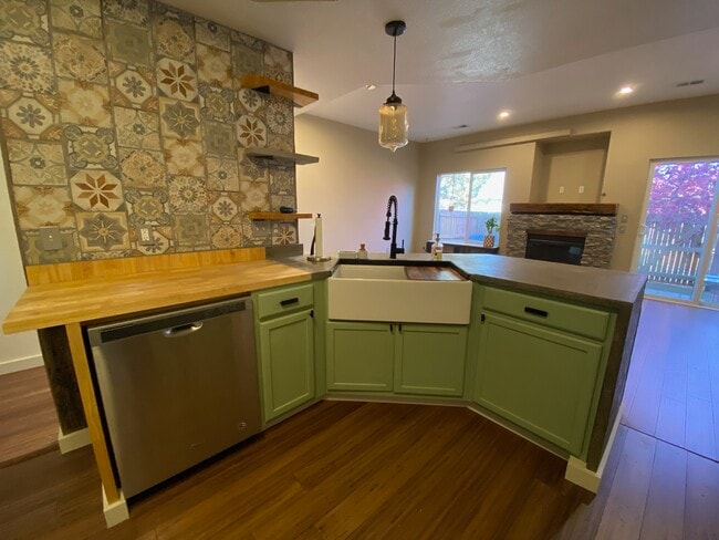Building Photo - 9056 Gale Blvd Unit 3