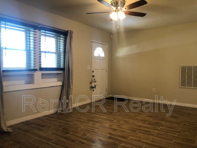 Photo - 3072 Meadow View Ave