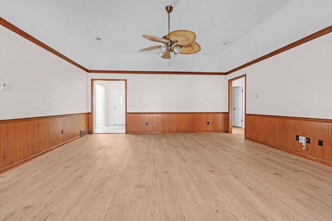 Photo - 7628 Lowrance Rd