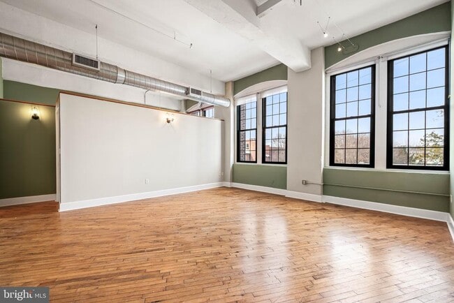 Building Photo - 200 Lincoln Ave Unit 221