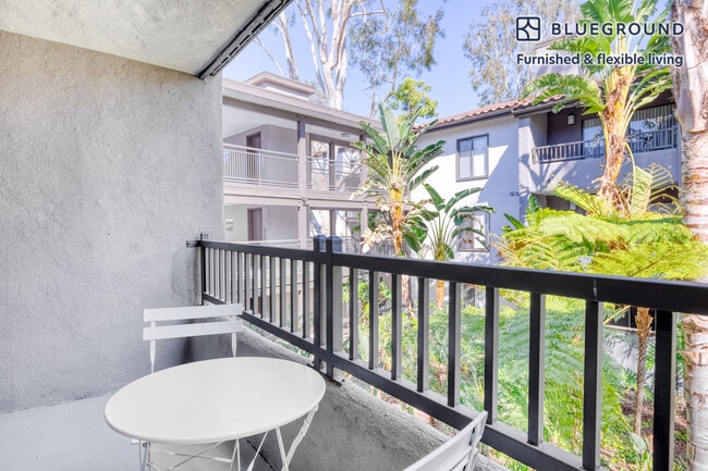 Photo - 6333 Canoga Ave Unidad FL2-ID694