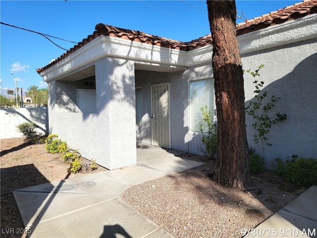 Building Photo - 6014 Vegas Dr Unit 0