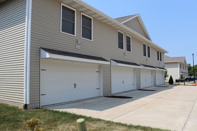 Photo - Gorgeous 3 Bedroom Townhome