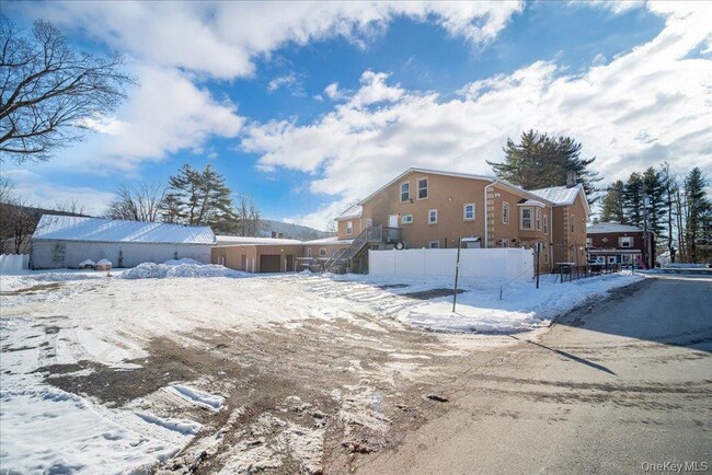 90 Sullivan St Unit 2
