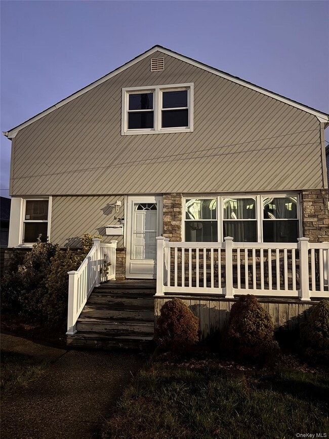 Building Photo - 62 Warwick Rd Unit Upper