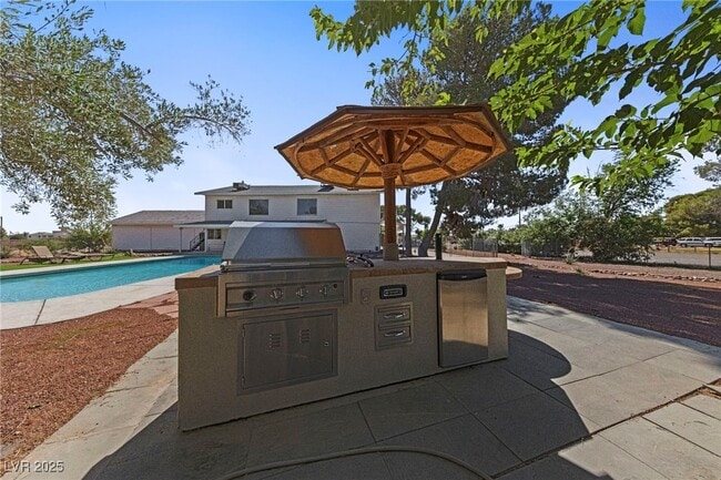 Photo - 144 E Robindale Rd