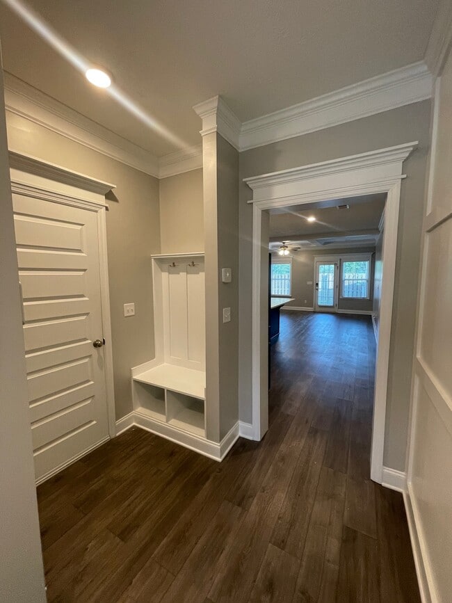 Photo - 1057 Linsmore Ave