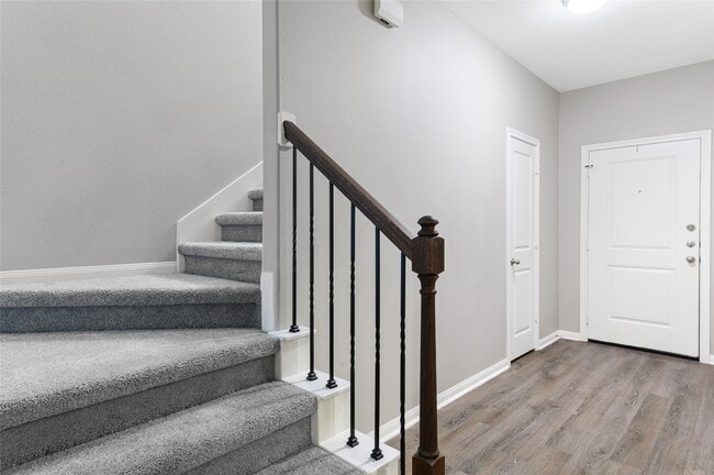 Photo - 124 Artesian Way