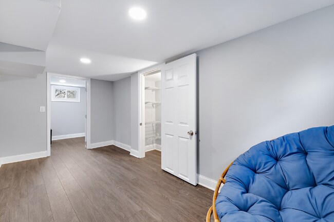 Photo - Affordable New Renovated Shared 2br Walkable to Metro