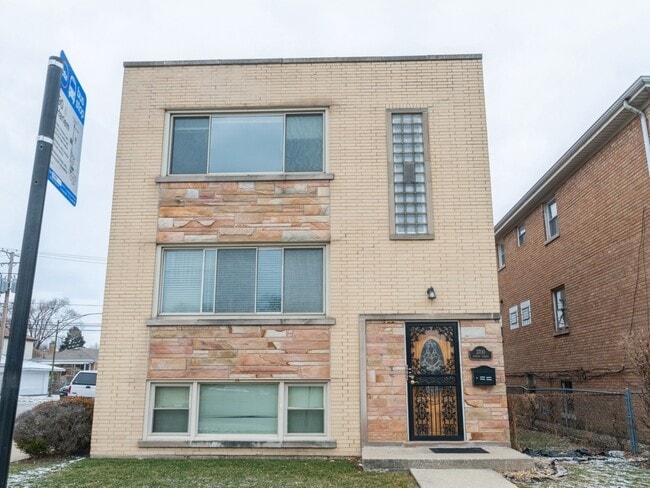 Building Photo - 3700 N Harlem Ave Unit 2