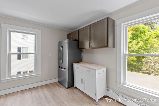 Eat-in Kitchen - 17 Forest St Unit 17