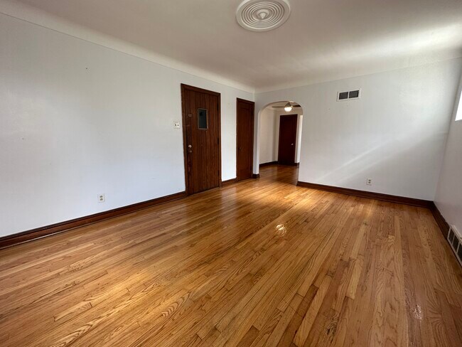 Photo - 8828 Riverview Blvd Unidad 2S