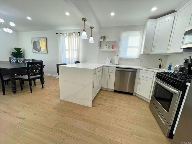 Photo - 127-03 152nd Ave