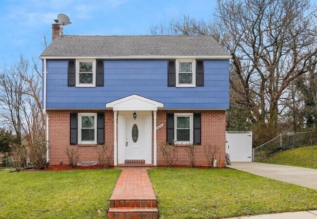 Building Photo - 2410 Dexter Ave