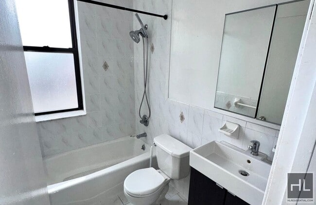 Photo - 36 AVENUE Unit 2E