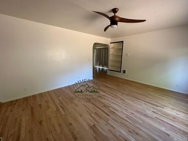 Photo - 1060 Randall St