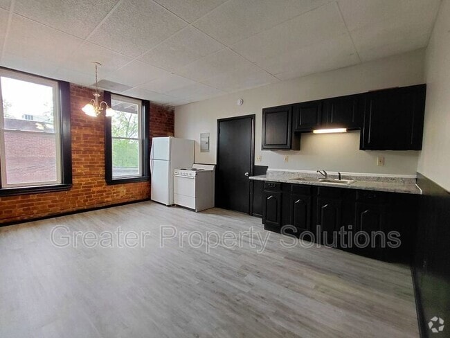 Building Photo - 416 E Commercial Ave Rental