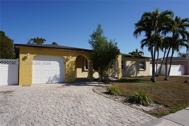 Photo - 4857 Alfresco St
