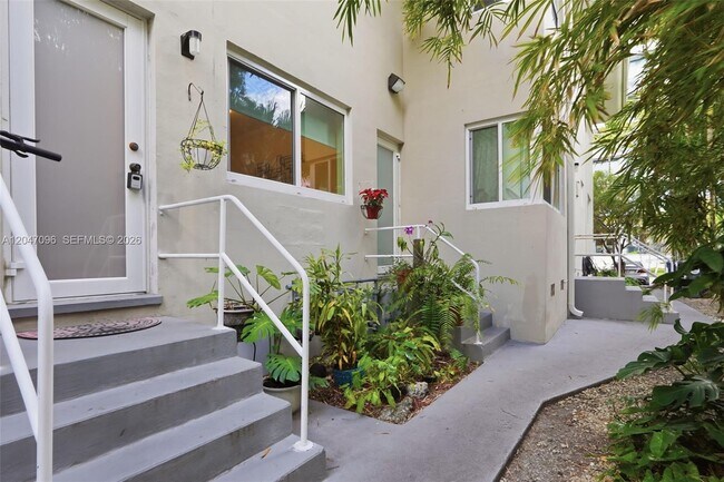 9881 W Bay Harbor Dr Unidad 2