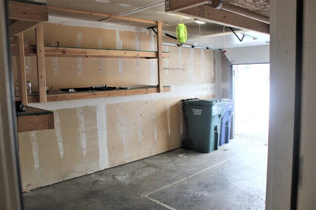 Garage - 1206 E Best Ave Unidad 1206