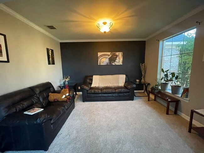 Photo - Gorgeous 5 Bedroom Home in The Haven!