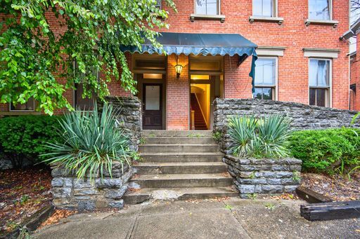 Building Photo - 28 E Hollister St Unit 1